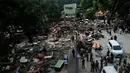 Suasana penggusuran pedagang kaki lima dan bangunan liar di Jalan Tebet Barat Raya, Jakarta, Rabu (3/12/2014). (Liputan6.com/Johan Tallo)