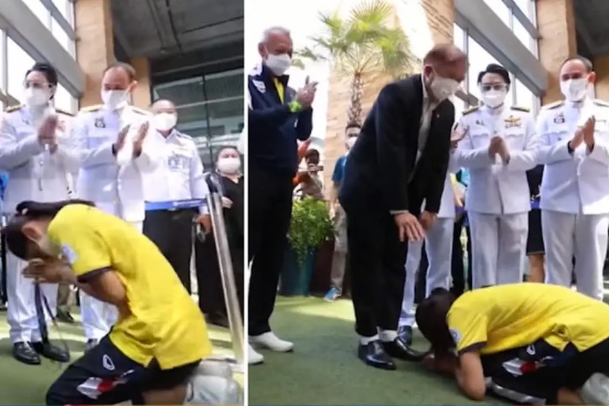 Menang Medali Emas, Atlet Ini Sujud di Hadapan Ayahnya