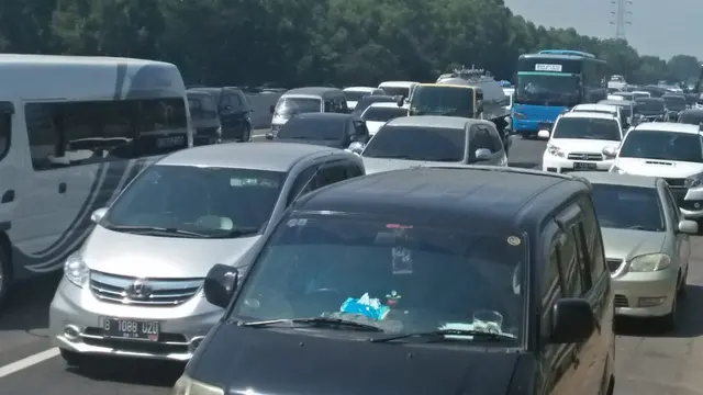 Suasana arus balik di Tol Cikampek