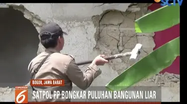 Pemkab Bogor dan Satpol PP membongkar puluhan bangunan liar di Kemang, Bogor, Jawa Barat.
