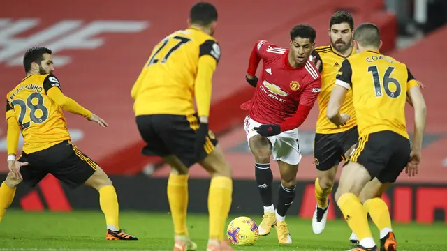 Foto Liga Inggris: Aksi Menawan Marcus Rashford Saat Menjadi Penentu Kemenangan Manchester United Atas Wolves