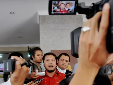 Kuasa hukum Wakil Ketua DPRD DKI Jakarta, Abraham Lunggana alias Lulung, Ramdan Alamsyah hadir di Bareskrim Mabes Polri, Rabu (29/4/2015). Kedatangannya untuk memastikan pemanggilan Haji Lulung. (Liputan6.com/Andrian M Tunay)  