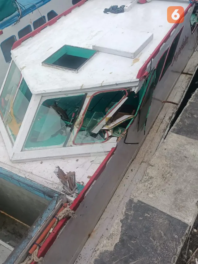 Kapal Nelayan Ditabrak Ponton
