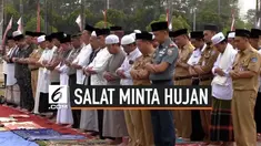Musim kemarau berkepanjangan dan bencana kebakaran menimpa tanah air termasuk Bangka Belitung. Ribuan ASN dan pelajar menggelar salat istisqa Senin (23/9/2019) pagi untuk meminta segera turun hujan.