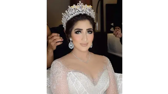 7 Potret Resepsi Pernikahan Tania Nadira, Gunakan Gaun Bertabur Kristal Swarovski