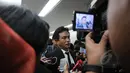 Kuasa hukum DPP Golkar kubu Aburizal, Yusril Ihza Mahendra mendatangi ruang Fraksi Golkar untuk melakukan pertemuan tertutup dengan Koalisi Merah Putih (KMP) di Gedung Nusantara I DPR, Jakarta, Rabu (25/3/2015). (Liputan6.com/Andrian M Tunay)