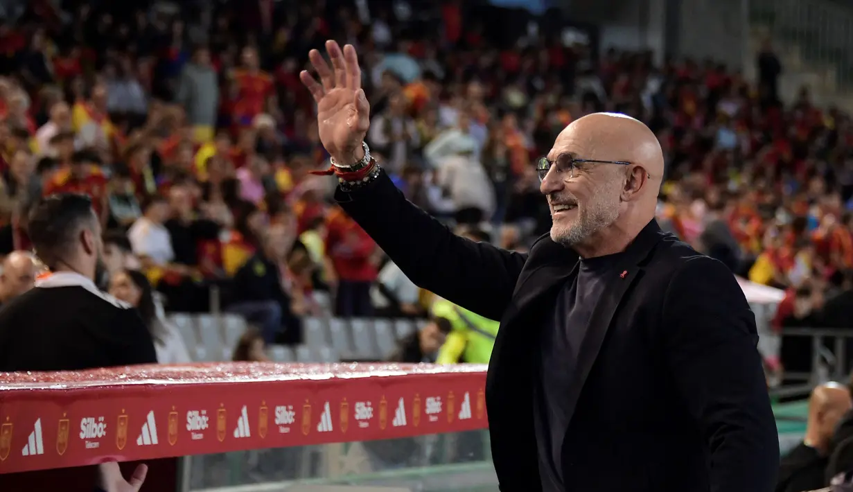 Hal itu berarti De la Fuente masih akan menjadi nakhoda skuad La Furia Roja di Piala Eropa 2028. (AFP/Cristina Quicler)