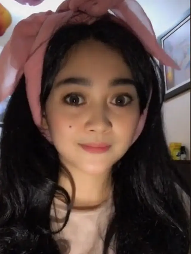 6 Potret Tyana, Wanita yang Viral Disebut Mirip Mendiang Suzanna