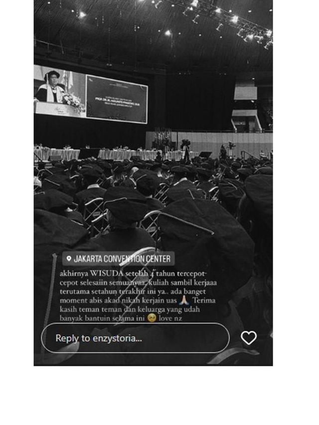 7 Potret Enzy Storia Jalani Wisuda, Tepati Janji ke Ibunda Setelah 9 Tahun
