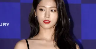 Baru-baru ini, Seolhyun menjadi pusat perhatian publik. Lantaran ia tampil cantik menawan di Baeksang Arts Awards 2018. (Foto: koreaboo.com)