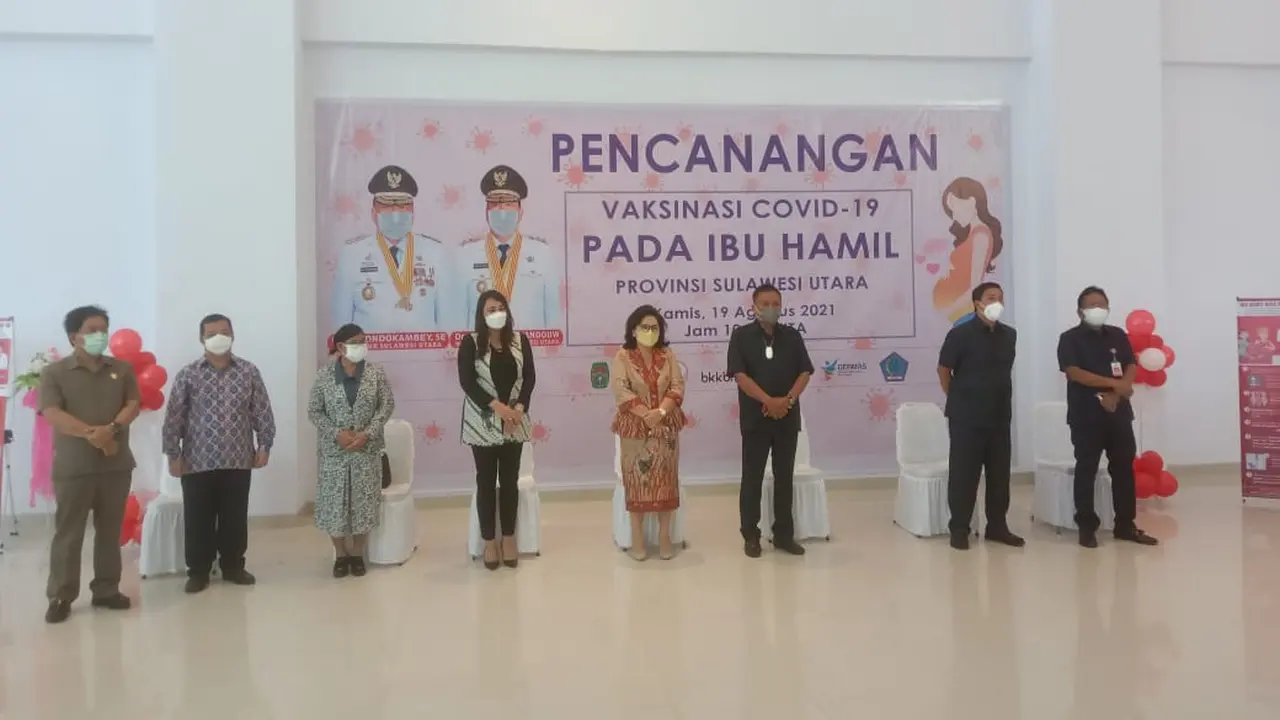 Gubernur Sulut Olly Dondokambey dan sejumlah pejabat lainnya memantau langsung peluncuran program vaksinasi untuk ibu hami di Rumah Sakit ODSK Manado, Kamis (19/8/2021).