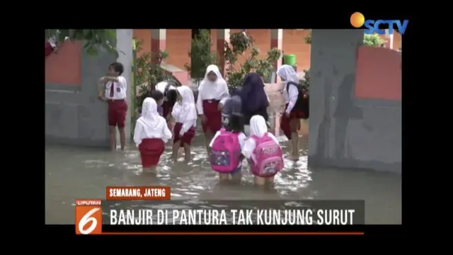 Banjir Kendal Tak Surut, Siswa Tetap Belajar di Sekolah
