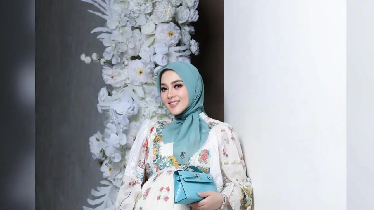 8 Potret Tampilan Public Figure Ungkap Kehamilan di Tahun 2024, Erina Gudono, Syahrini, hingga Nikita Willy