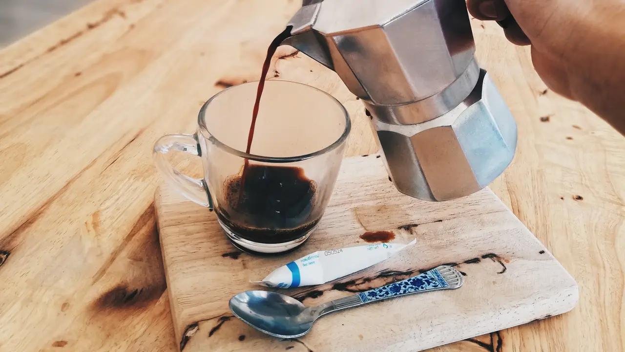 Ilustrasi minum kopi