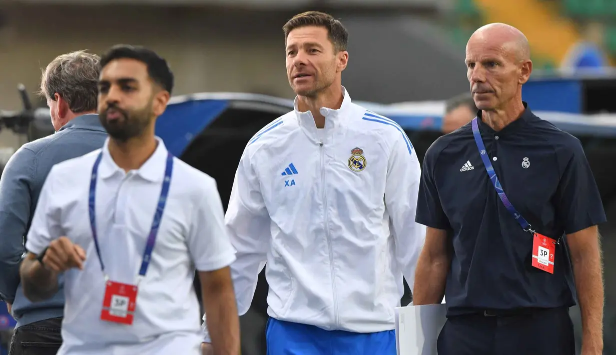 Pelatih Real Madrid, Xabi Alonso meminta para pemainnya segera mengalihkan fokus ke Liga Champions menghadapi debutan Kairat Almaty. (VYACHESLAV OSELEDKO/AFP)