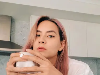 Bagi penikmat program berita sejak tahun 2000-an, pasti sudah familiar dengan sosok Chantal Della Concetta. (FOTO: instagram.com/chantaldellaconcetta_/)