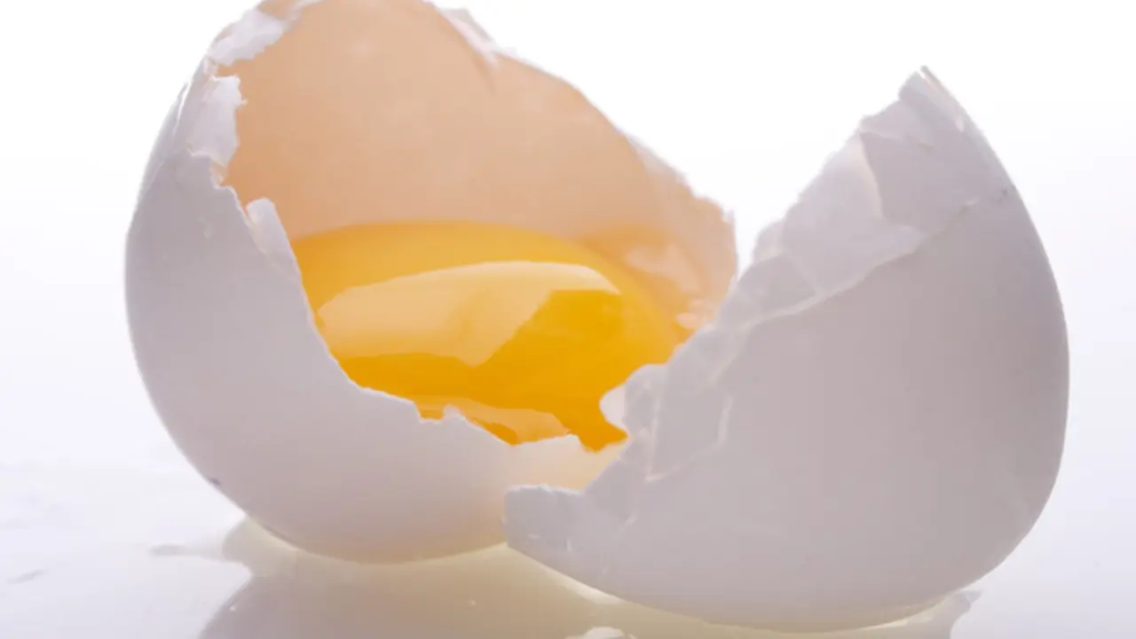 5 Trik Sulap yang Bisa Kamu Lakukan dengan Telur di Rumah