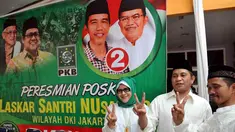 Ketua Pemenangan Pilpres PKB Marwan Jafar (tengah) meresmikan posko santri NUsantara untuk pemenangan Jokowi-JK (Liputan6.com/Johan Tallo)
