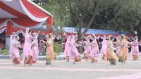 Atraksi Budaya "Tarian Kolosal Gelar Tari Nusantara" oleh 450 penari dari Kabupaten Kayong Utara