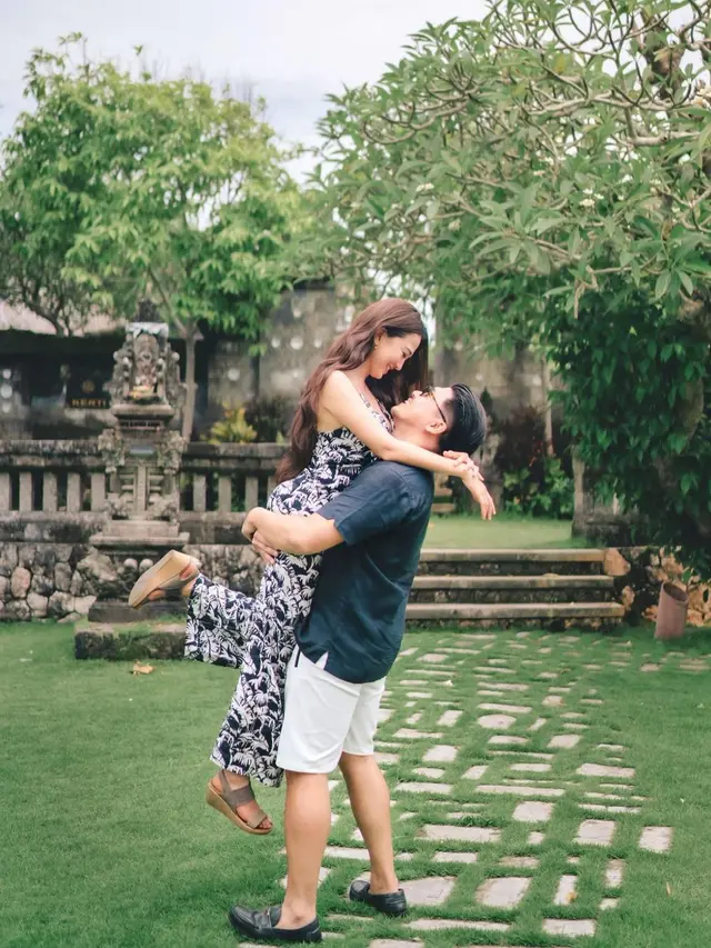 Momen Natasha Ratulangi dan Suami Bulan Madu di Bali, Tampil Mesra. (Sumber: Instagram/natasharatulangi)