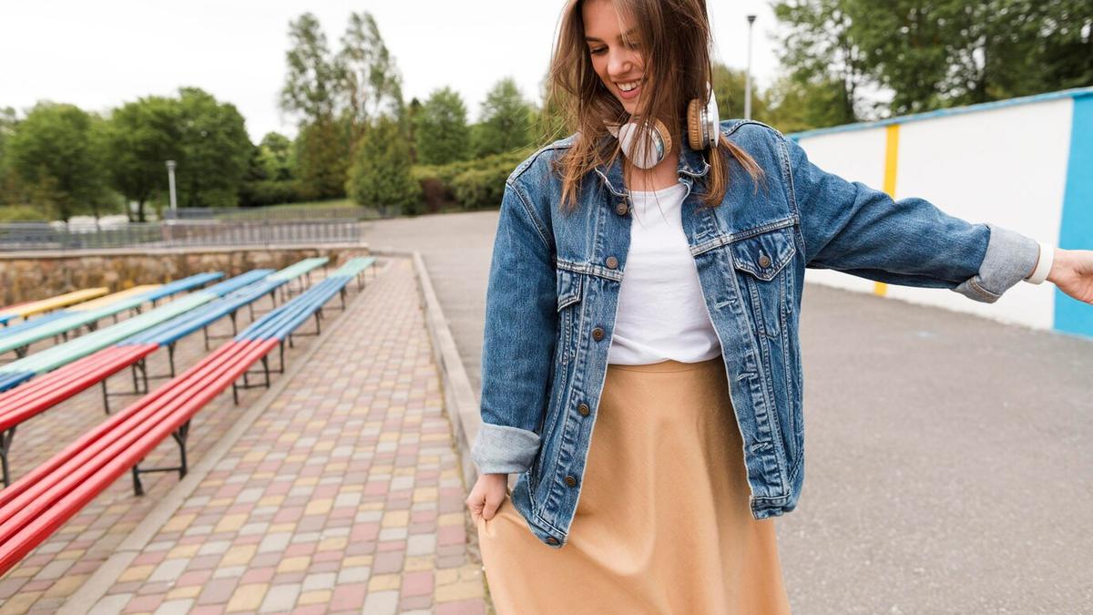 Rahasia Jaket Denim Awe, Panduan Lengkap Perawatan untuk Sahabat Fimela