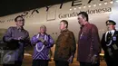 Dirut Garuda, M. Arif Wibowo (kiri) saat menyambut kedatangan pesawat Boeing 777-300ER di hanggar 4 GMF, Bandara Internasional Soekarno Hatta, Tangerang, Kamis (29/10). Pesawat ini memiliki kapasitas penumpang 393 seat. (Liputan6.com/Angga Yuniar)