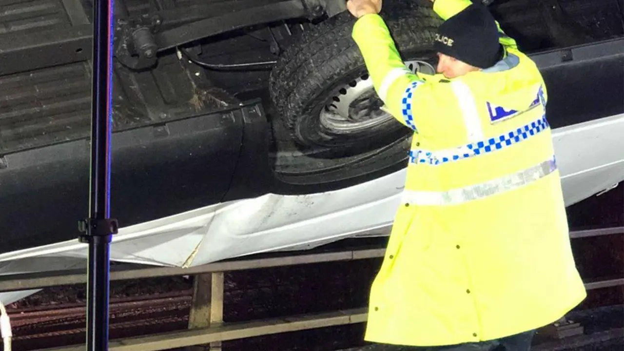 Menahan Mobil Agar Tak Terjun, Polisi Ini Disebut 'Superman'