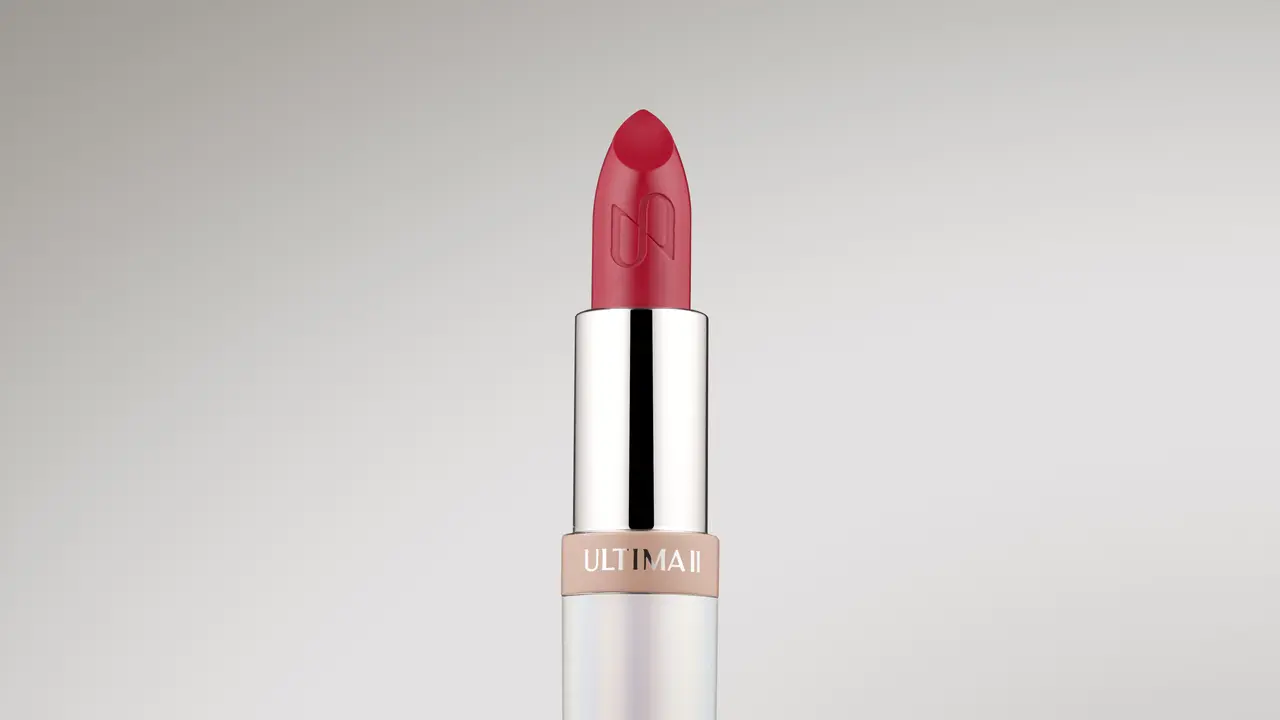 Bibir Bebas Kering dengan Lipstik Terbaru Ini
