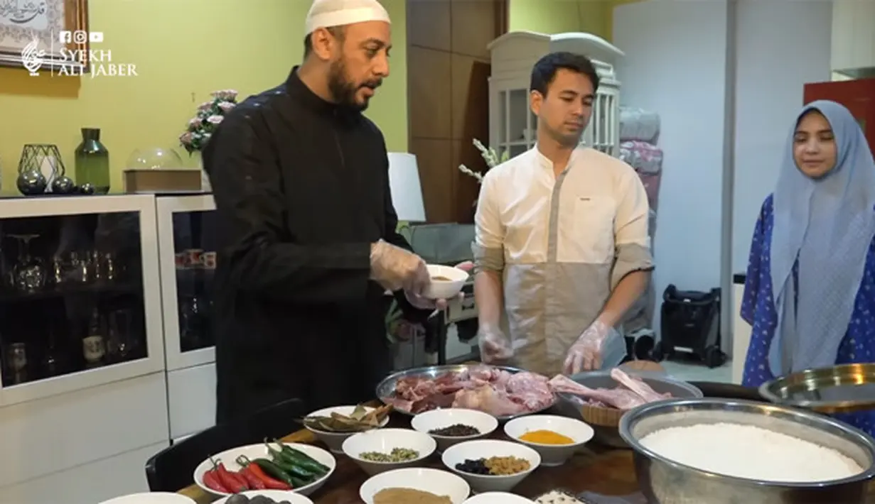 Syeh Ali Jaber Masak bareng Raffi Ahmad dan Nagita Slavina (Youtube/Syekh Ali Jaber)