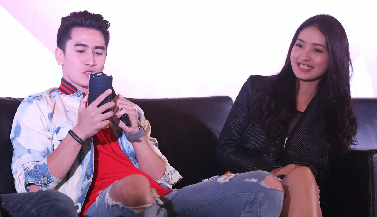 Foto sedang di atas kapal dan Verrel mengenakan baju seragam nahkoda itu meluliskan dalam keterangan fotonya menjadi perbincangan. "Pergi kerja dulu ya, ma..," tulis Verrell Bramasta 5 Maret lalu. (Nurwahyunan/Bintang.com)