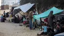 Puluhan ribu keluarga yang mengungsi akibat serangan Israel di Jalur Gaza kini bergantung pada ketersediaan tenda sebagai tempat berlindung. (Eyad BABA/AFP)