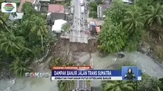 Hujan deras akibatkanair terjun Lembah Anai di Padang Pariaman meluap hingga ke jalan.