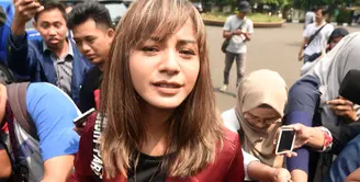 Rumah tangga Kirana Larasati dan Tama Gandjar resmi berakhir setelah Majelis Hakim Pengadilan Agama Jakarta Selatan memutuskan cerai secara Verstek, pada Kamis (13/7/2017). (Nurwahyunan/Bintang.com)