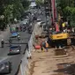 Pekerja menyelesaikan pembangunan proyek underpass Matraman di Jakarta, Rabu (5/4). Proyek senilai Rp118 miliar itu ditargetkan selesai pada akhir 2017. (Liputan6.com/Immanuel Antonius)