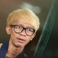 Sinyal rujuk pasangan Aming dan Evelyn beberapa hari lalu ternyata belum membuahkan hasil. Pada saat mediasi di sidang perdana Aming kekeuh pada pendiriannya untuk bercerai. (Nurwahyunan/Bintang.com)