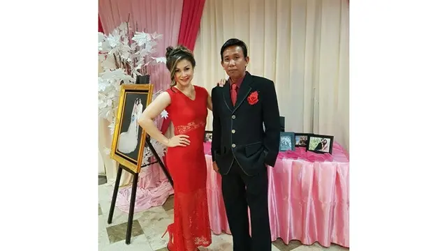 Jarang Tersorot, Ini 7 Potret Kebersamaan Fanny Fadillah dengan Sang Istri