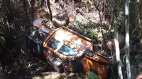 Salah satu peserta Indonesia Off-road eXpedition (IOX) 2017 Celebes mengalami kecelakaan setelah melewati rute yang berbahaya. (IOX 2017 Celebes)