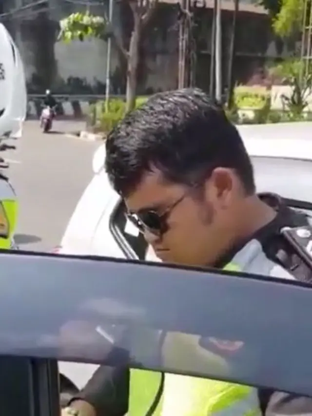 [Bintang] Heboh Polisi Gadungan, Begini Cara membedakan Mana Polisi Asli dan Palsu!