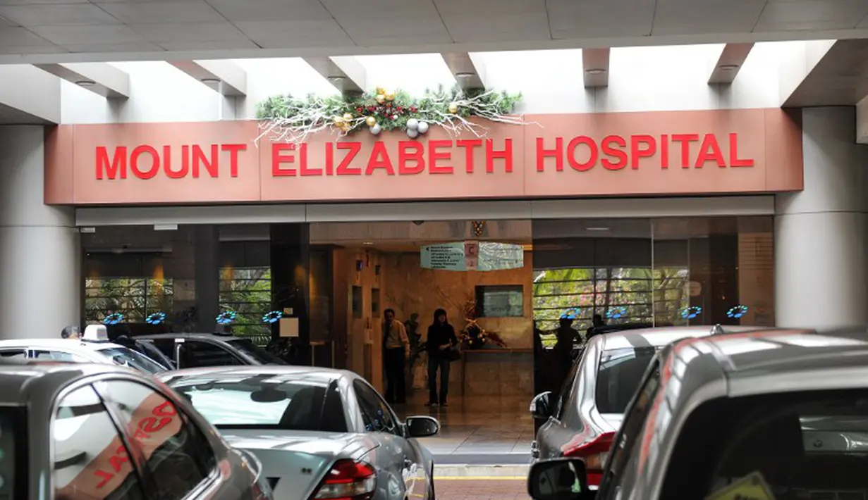 Di Rumah Sakit Mount Elizabeth, Olga Syahputra menghembuskan nafas terakhirnya, Singapura, Pada pukul 16.17 wib, Jumat (27/3/2015).(AFP Photo/Roslan Rahman)