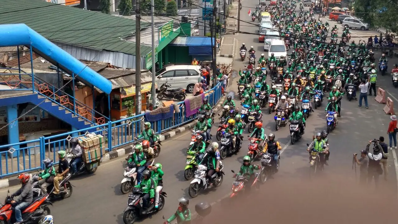 Angkot vs Ojek Online