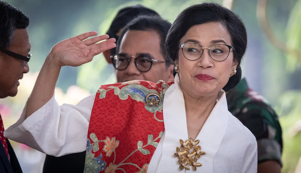 Menteri Keuangan Sri Mulyani Indrawati dengan mengenakan kebaya tiba untuk menghadiri Sidang Tahunan MPR, Sidang Bersama DPR dan DPD tahun 2024 di kompleks Parlemen, Senayan, Jakarta, Jumat (16/8/2024). (Yasuyoshi CHIBA / AFP)