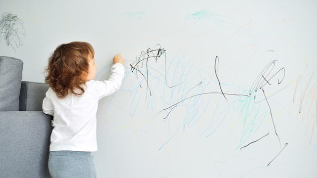 Manfaat Coret-Coret Dinding Bagi Anak (KayaMe/Shutterstock)