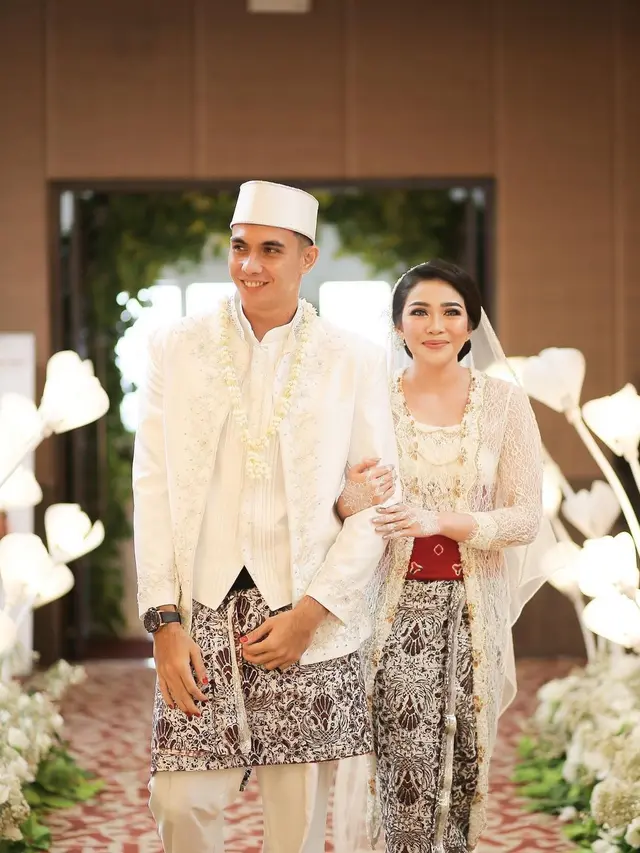 6 Potret Nadeo Argawinata, Kiper Timnas Indonesia dan Sang Istri yang Jarang Tersorot