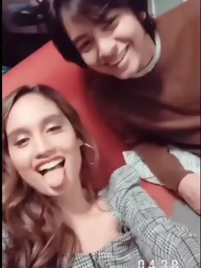 Cinta Laura dan Angga Yunanda