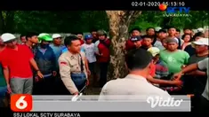 Gagal membawa kabur barang jarahannya, dua orang pelaku pencurian sepeda motor, babak belur dihajar massa. Motor pelaku juga menjadi sasaran amuk warga yang geram.