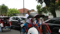 Becak Listrik buatan UGM dicoba berkeliling UGM. (Dok UGM)