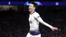 Penyerang Tottenham Hotspur, Son Heung-min, melakukan selebrasi usai membobol gawang Manchester City pada laga Liga Champions di Stadion Tottenham Hotspur, Selasa (9/4). Tottenham menang 1-0 atas City. (AP/Adam Davy)