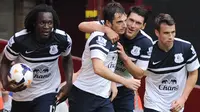 Everton Menang, Newcastle Terjungkal