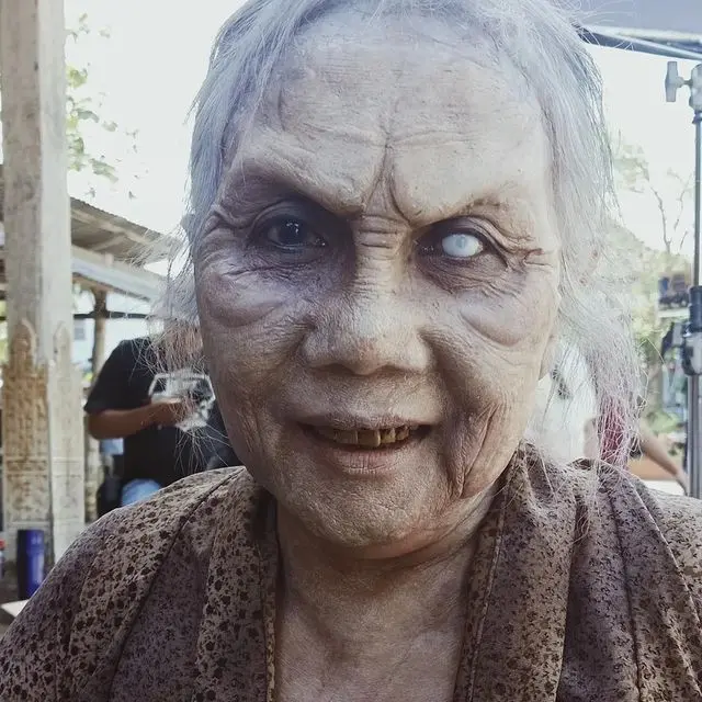 Dewi Sri perankan Mbah Dok (Instagram/@irene_unarso)