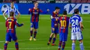 Pemain Barcelona, Frenkie de Jong, melakukan selebrasi usai mencetak gol ke gawang Real Sociedad pada laga Liga Spanyol di Stadion Camp Nou, Kamis (17/12/2020). Barcelona menang dengan skor 2-1. (AP/Joan Monfort)